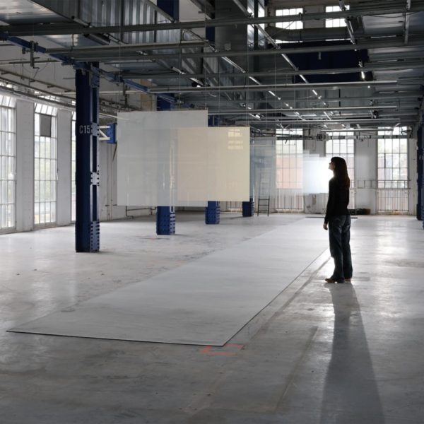 Encor Studio, Adsum, 2024, installation lumineuse suspendue.