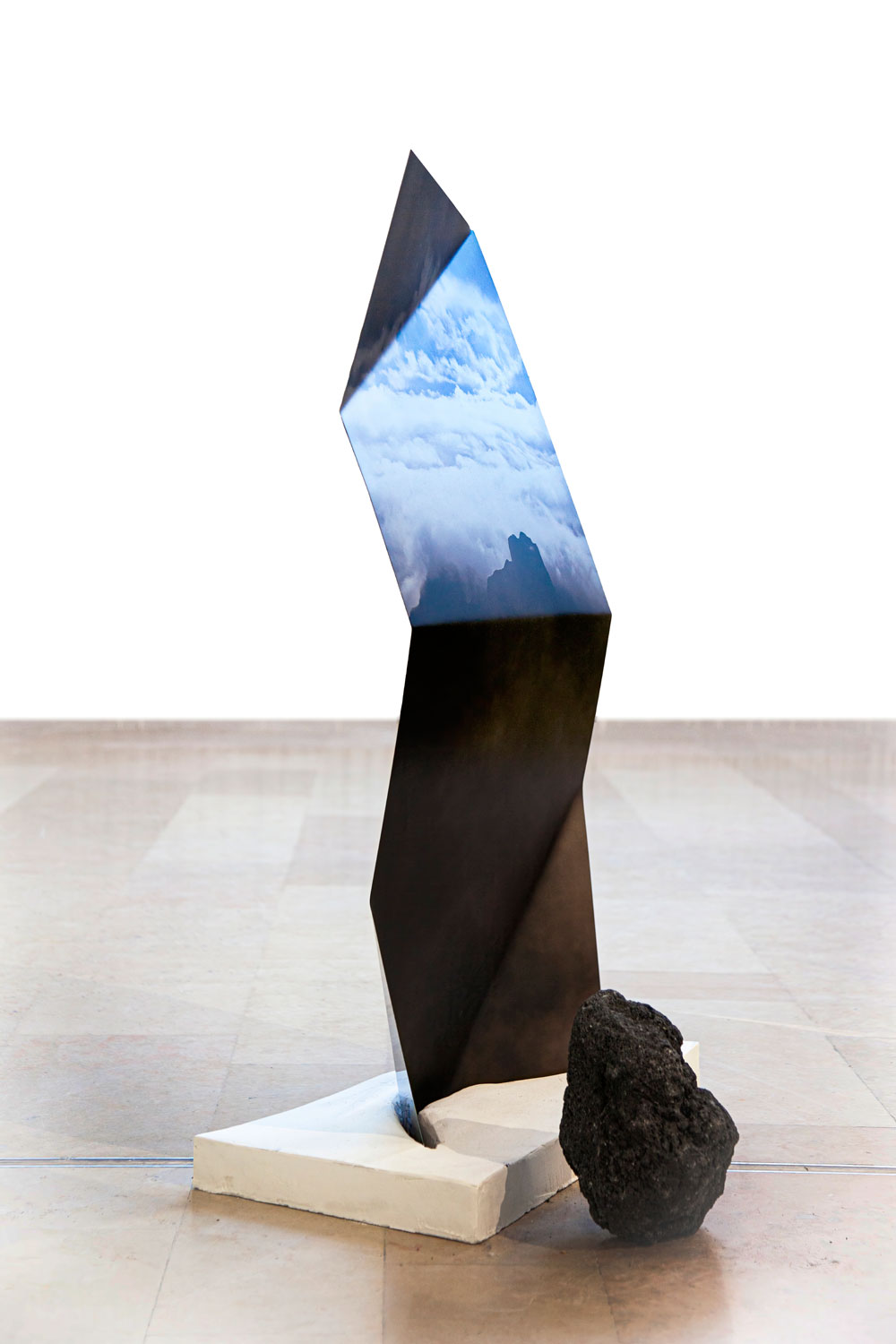 Sandra Matamoros, Wind Mystery and Life 5, UV printing, mirrored stainless steel, stone. © ADAGP
