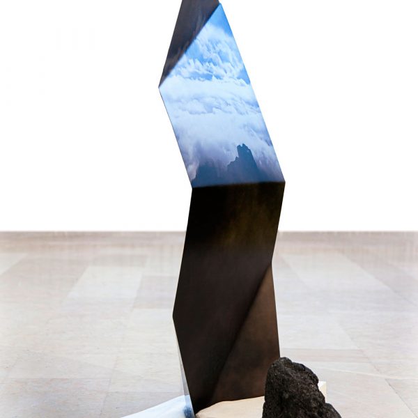 Sandra Matamoros, Vent Mystère et vie 5, impression UV inox miroir, pierre. © ADAGP